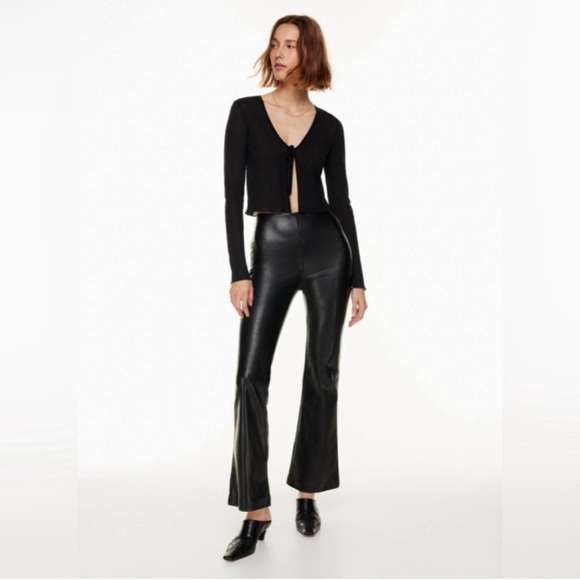 NWOT Wilfred Aritzia Roma Pant Flare Leg Vegan Leather Black Women’s Size 4 - Picture 1 of 9